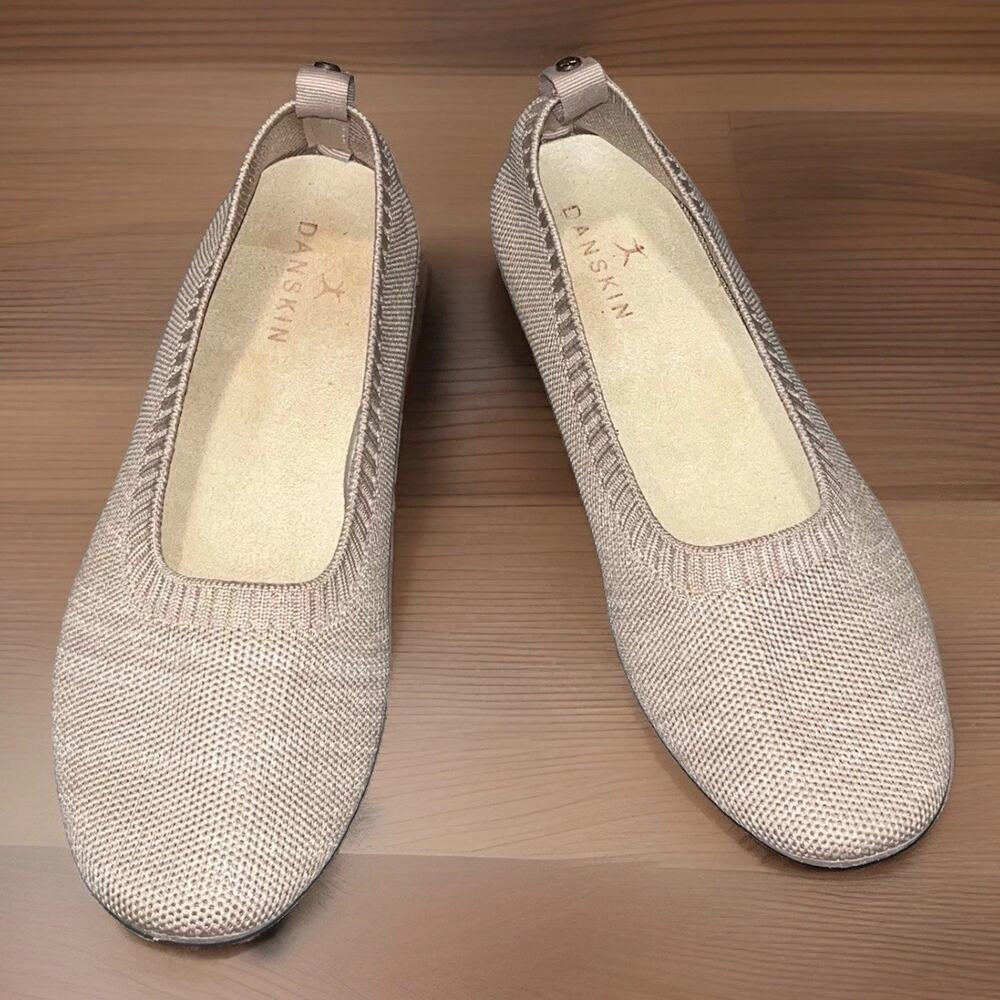 Danskin Luxe Knit Ballet Flats Light Tan Comfy Lightweight Size 6